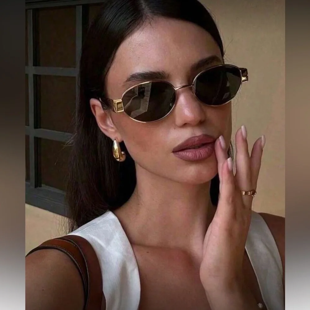Stylish Black and Gold Vintage Style Sunglasses